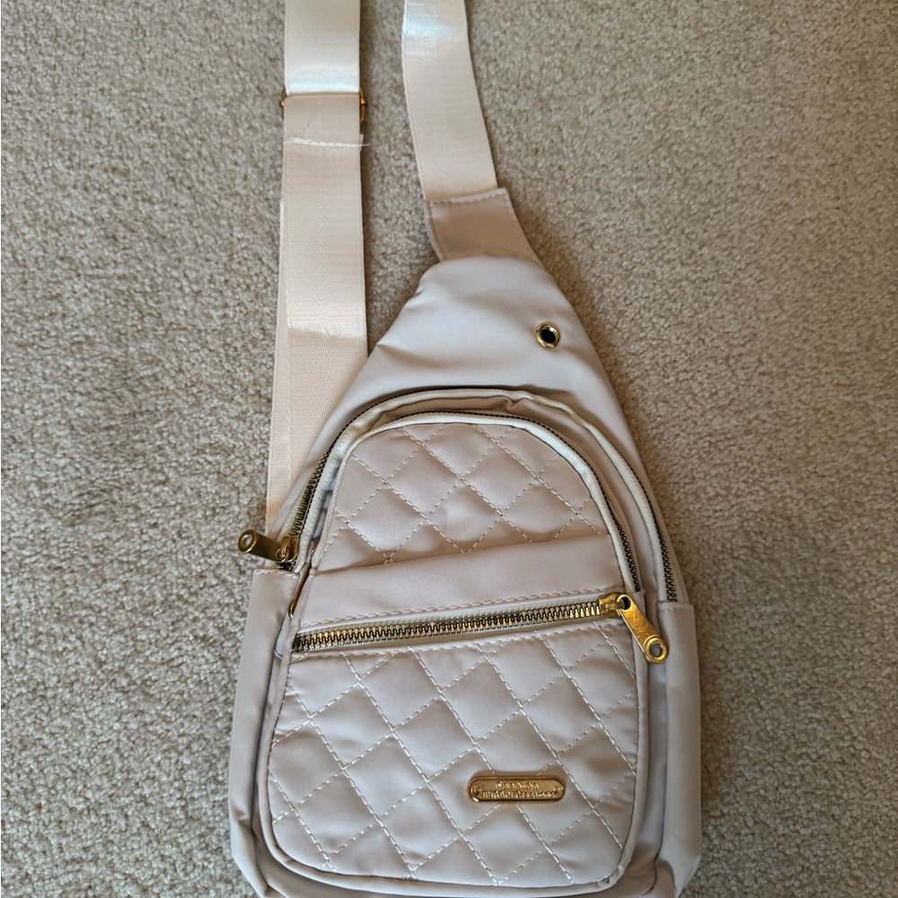 NWOT Elegant Beige Quilted Sling Bag - Picture 2 of 13